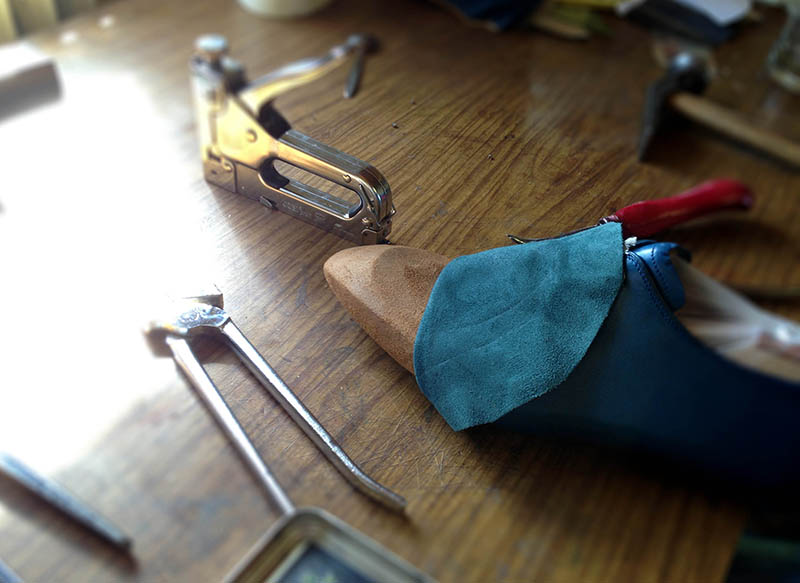 Výroba společenské obuvi